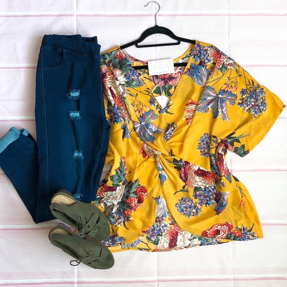 Umgee Plus Reversible Floral Twist Front Top - Picture 6 of 6